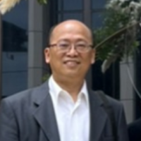 黃國棟
工研院材化所 技術總監 (退休)
• 學歷： 國立成功大學化學工程研究所 碩士
• 經歷：工研院材料所光電有機組 副研究員、研究員、研究室主任、副組長/技術總監，曾兼職智財局 專利外審委員、寶德電化材料公司破產管理人
• 專利：獲證20案48件，論文20篇，技術報告71篇
• 課程經驗：光導體材料、彩色濾光片材料、白色塗料、功能性粒子等分散工程，顏料晶型與表面改質、高分子分散計設計與合成與各類分散研磨機操作實務